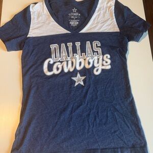 Dallas Cowboys navy blue V-neck shirt Size M